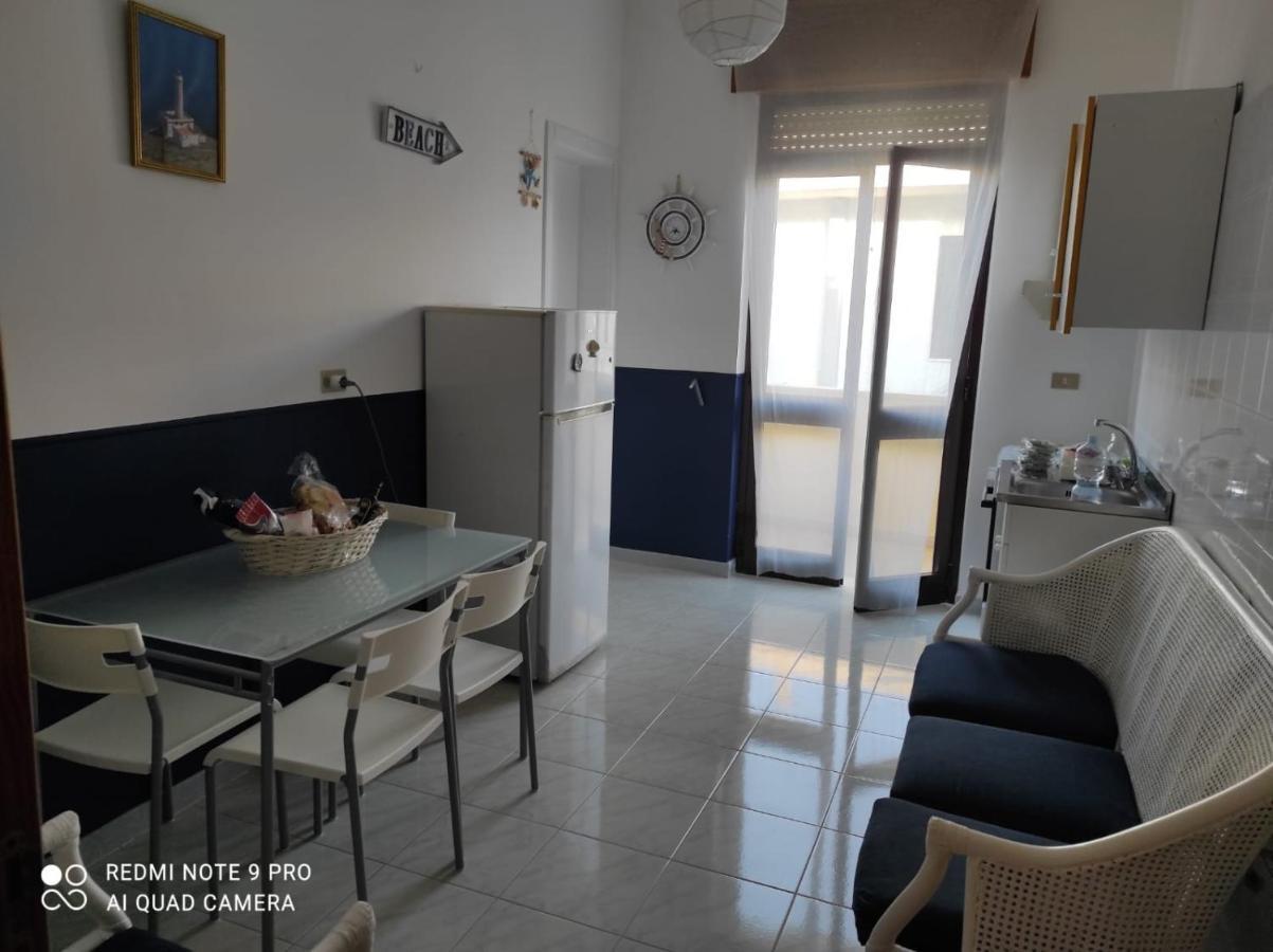 Ferienwohnung Il Girasole, Distante Solo 200 Mt. Reali Dal Mare Lido Marini Exterior foto